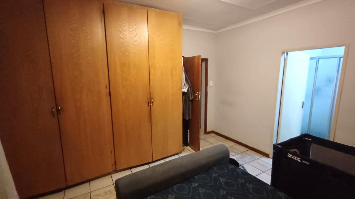 Photo 6 of 31