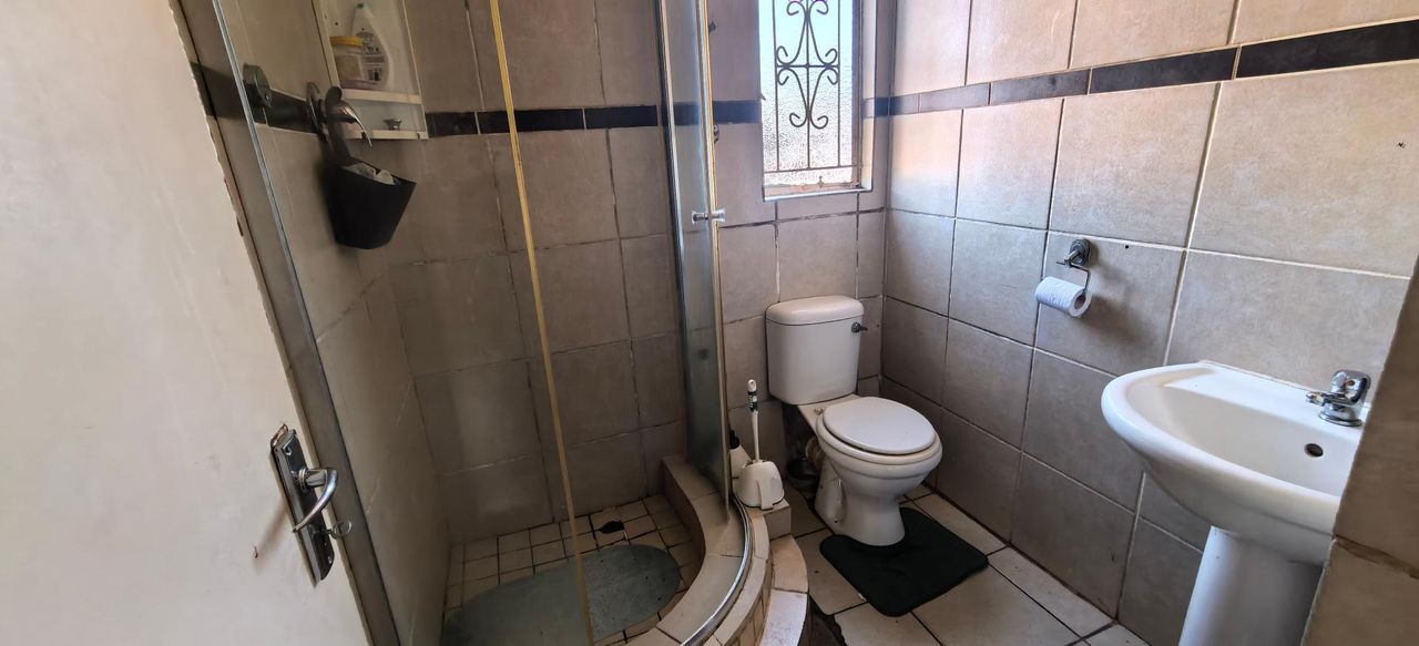 Photo 16 of 25