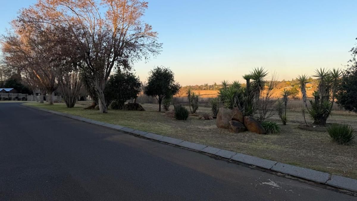 Photo of 8 Bedroom house for sale in Aerorand, Middelburg