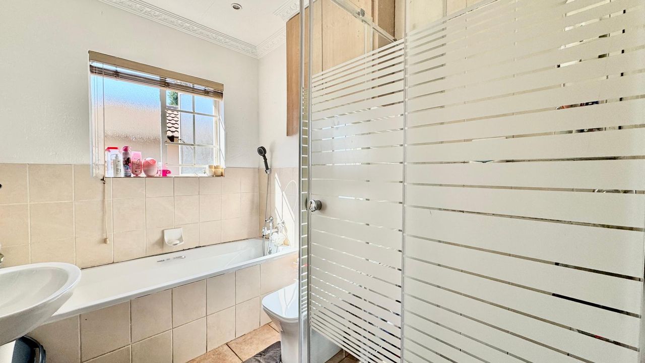 Photo of 2 Bedroom duplex townhouse - sectional for sale in Heuwelsig Estate, Centurion