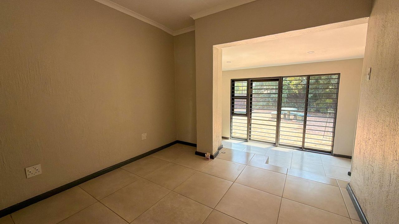 Photo 14 of 30