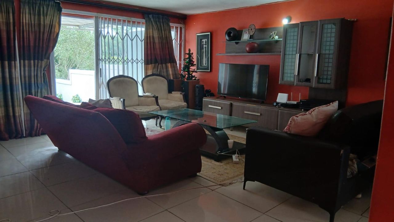 Photo 3 of 23
