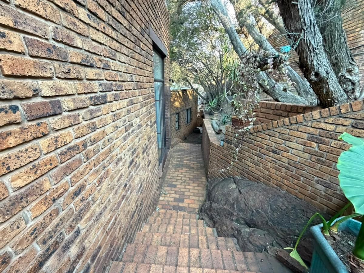 Photo 3 of 31