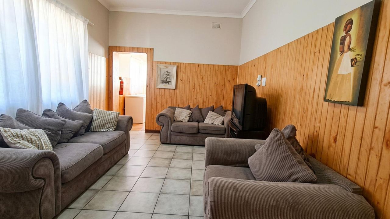 Photo of 5 Bedroom house for sale in Hurst Hill, Johannesburg