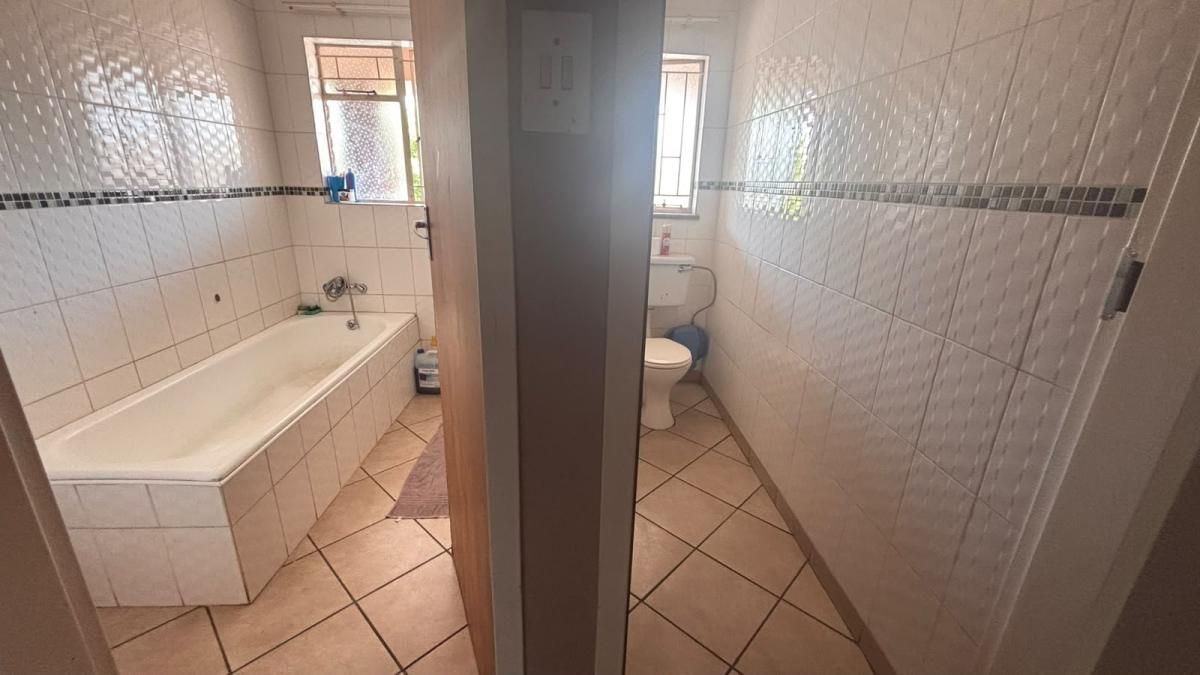 Photo 11 of 12