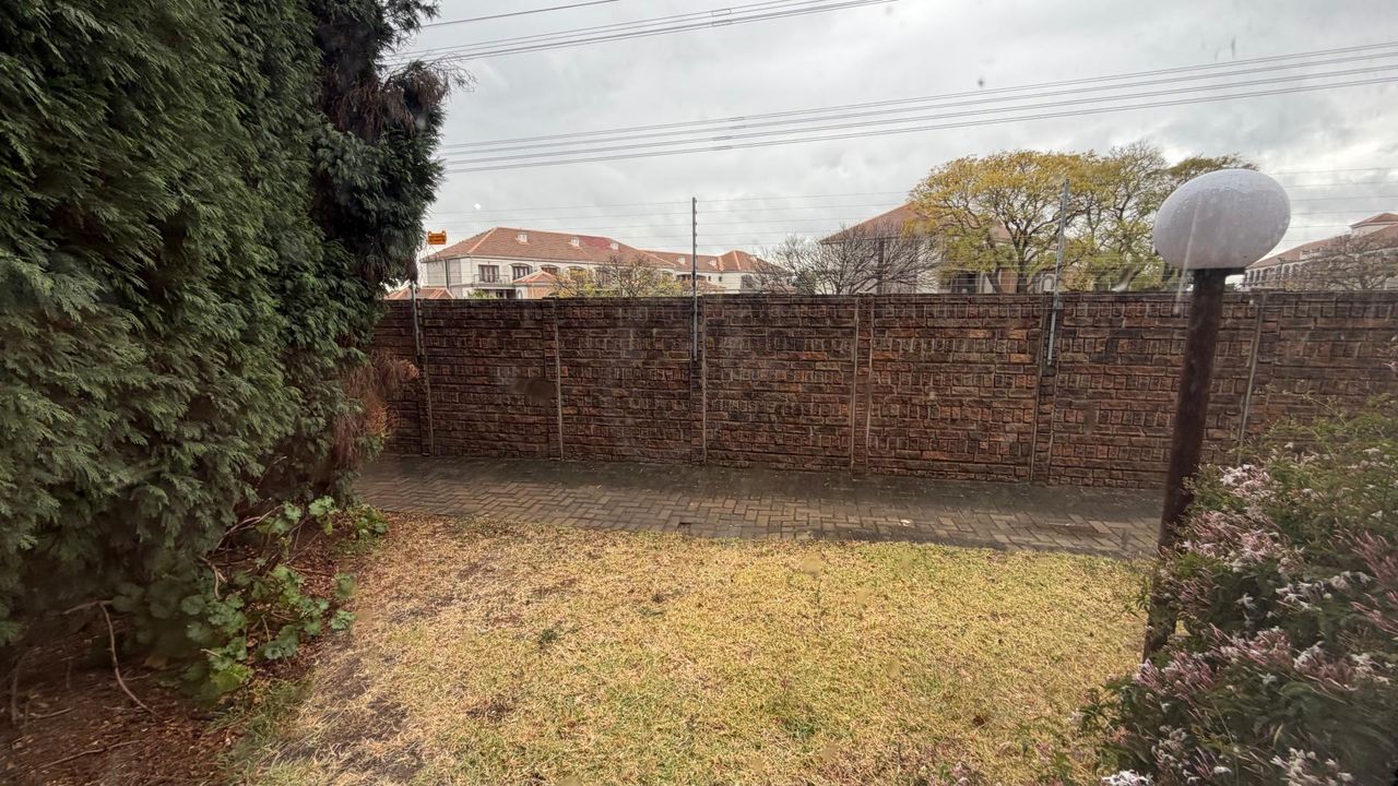 Photo 25 of 27