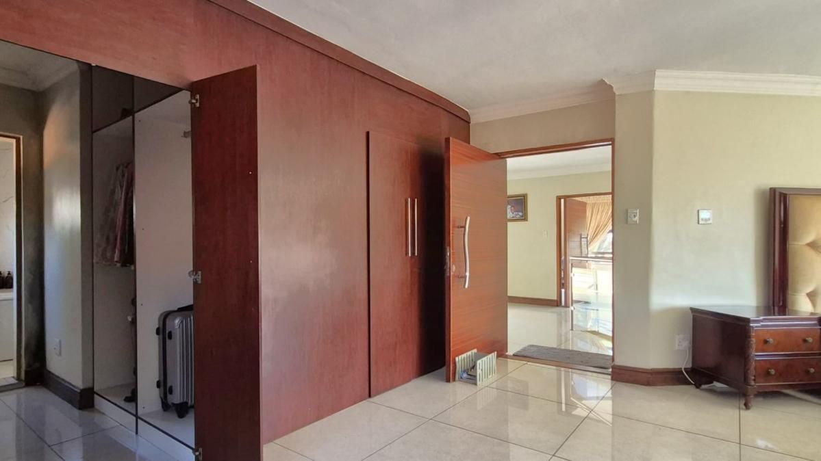 Photo 39 of 60