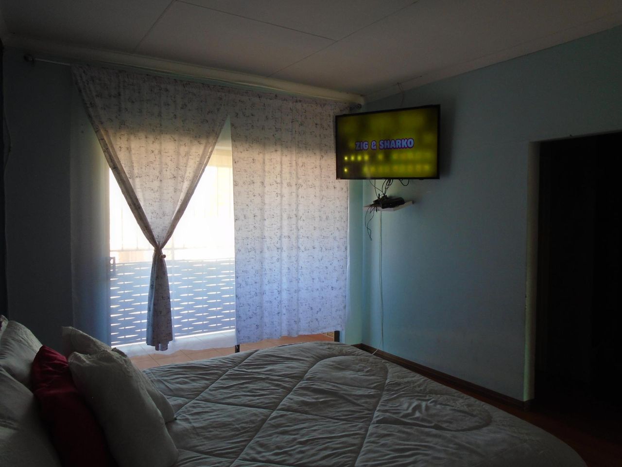 Photo 6 of 24