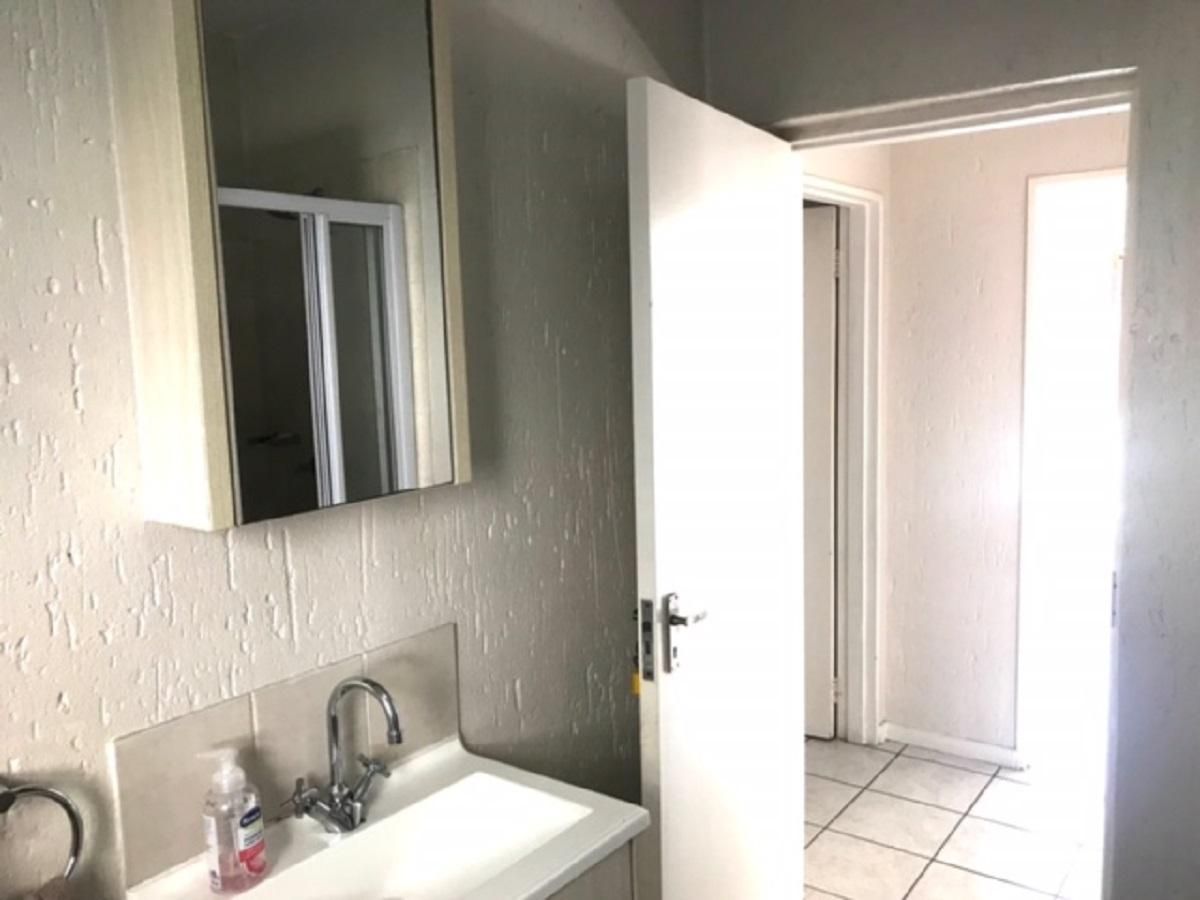 Photo 16 of 24