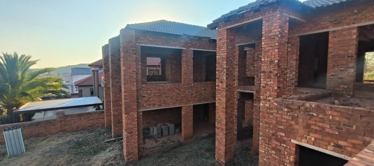 Photo of 6 Bedroom house for sale in Magaliesberg Country Estate, Akasia