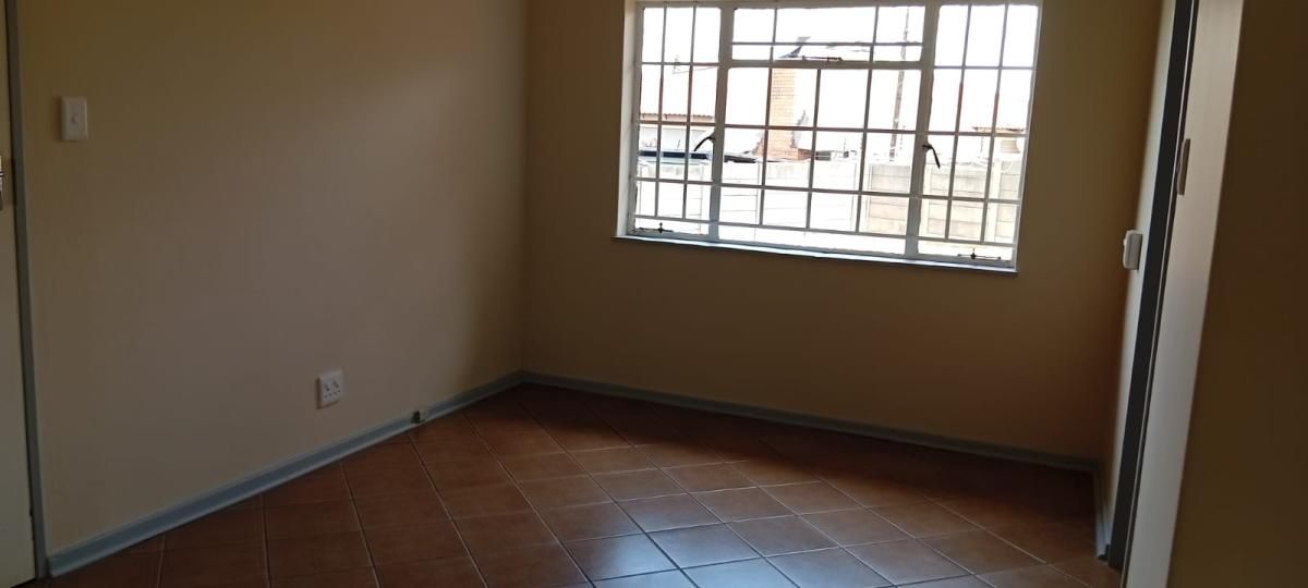 Photo 6 of 28