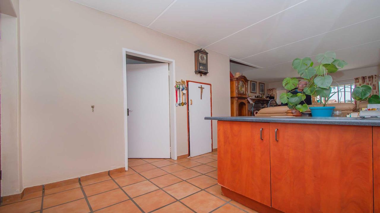 Photo 6 of 28