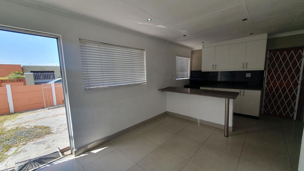 Photo 6 of 27