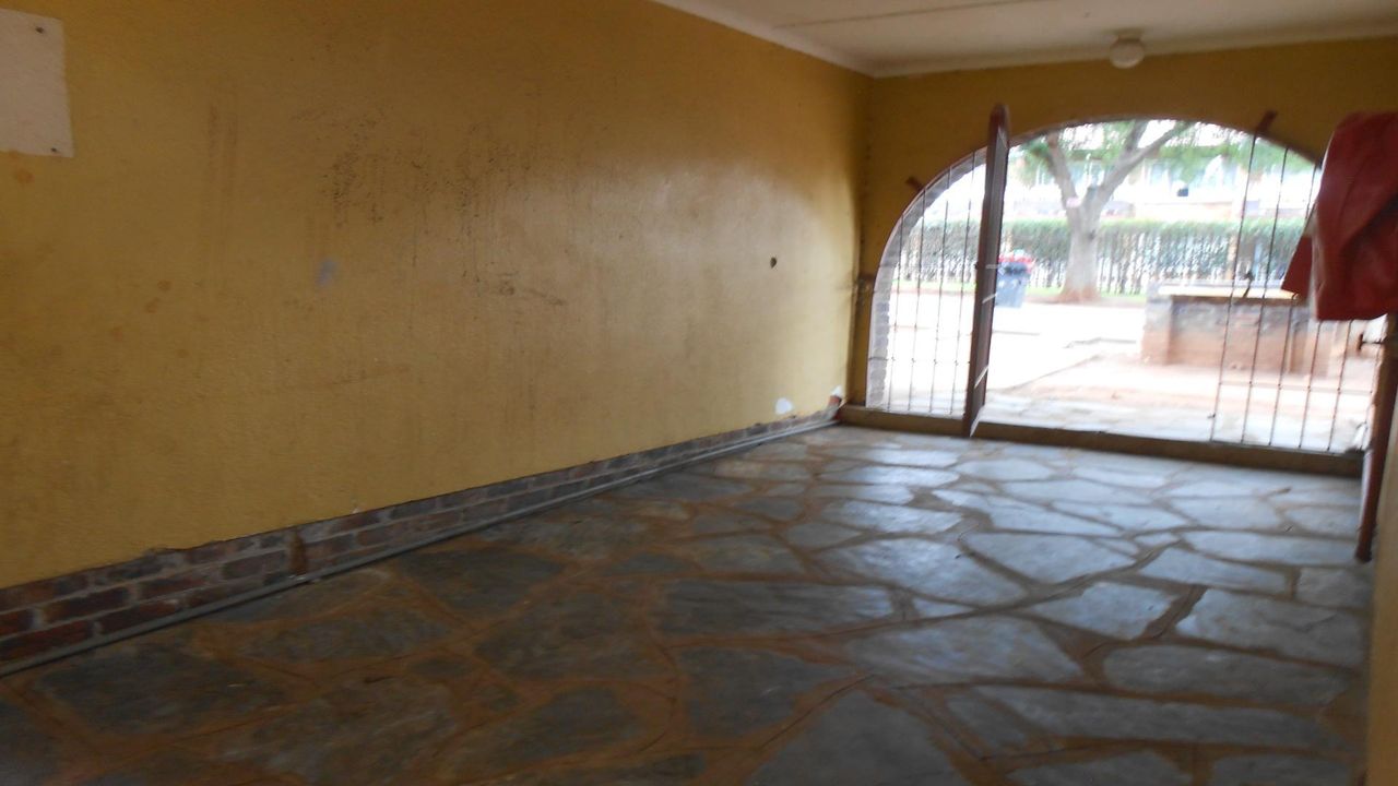 Photo 15 of 23