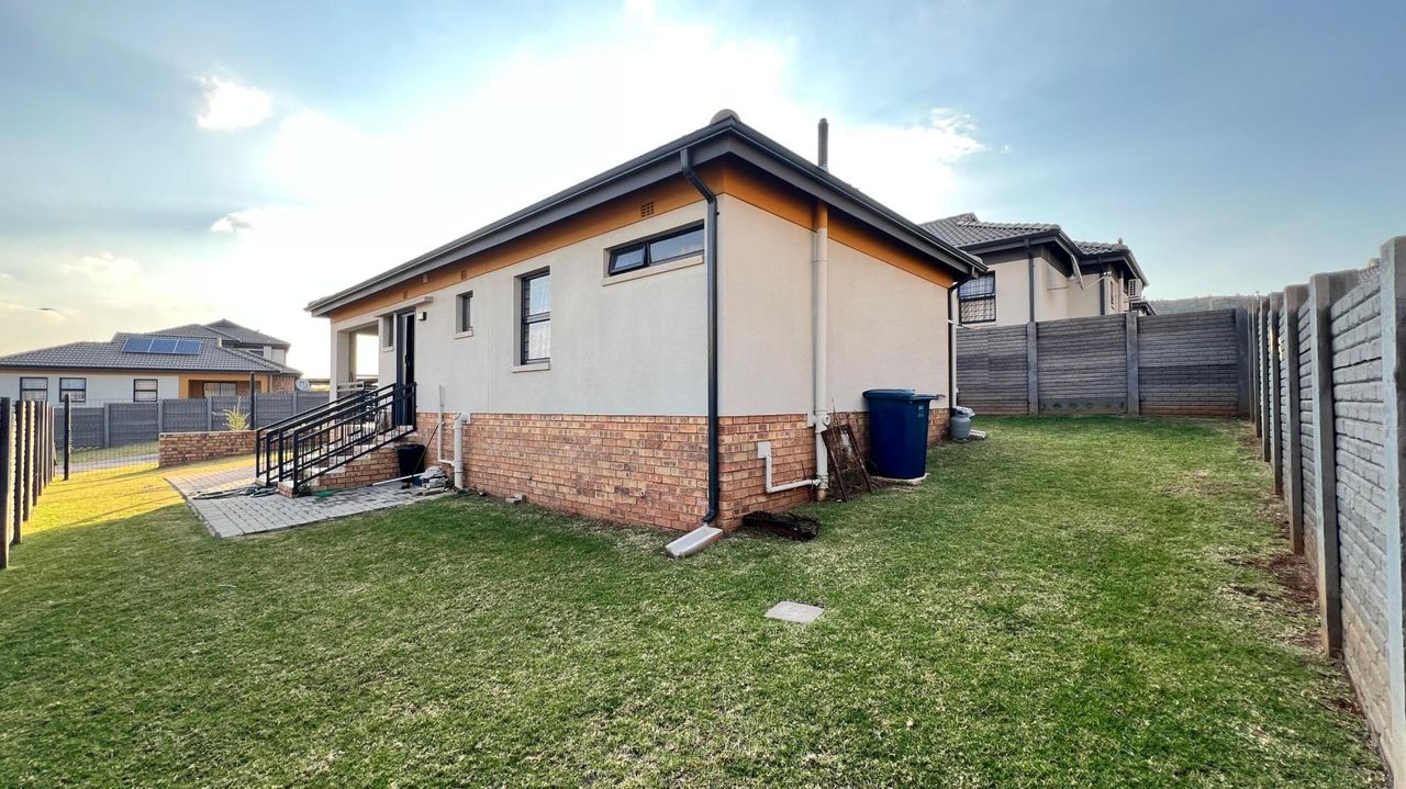 Photo 4 of 30