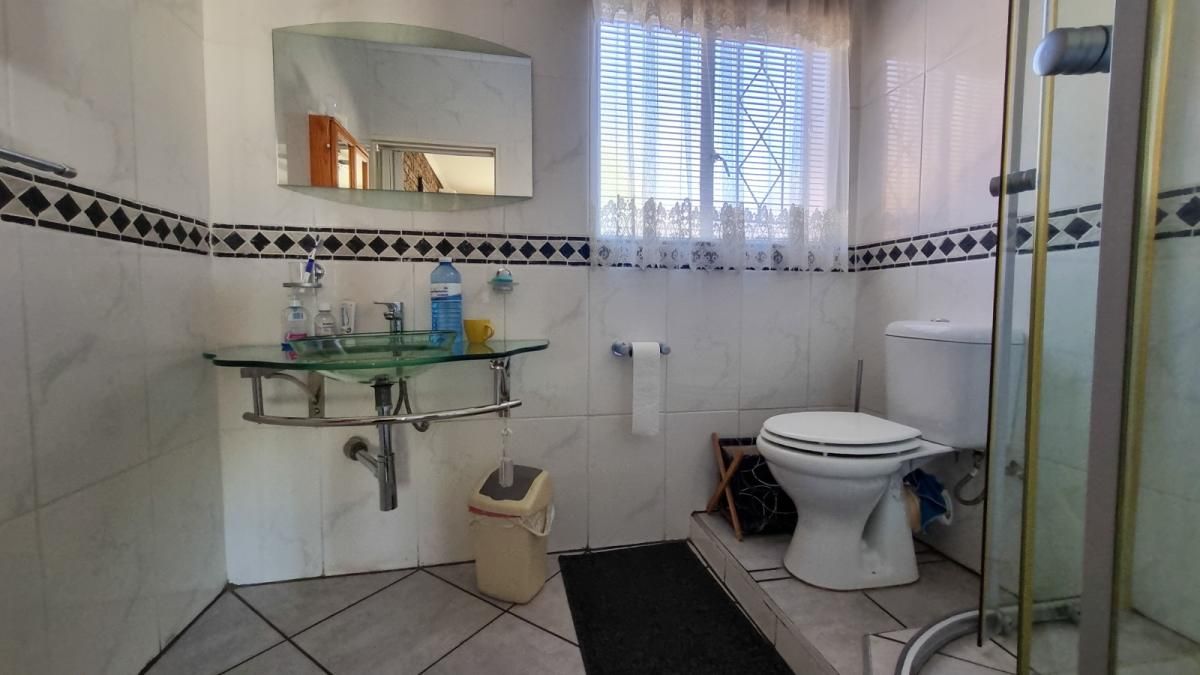 Photo of 4 Bedroom house for sale in Aerorand, Middelburg