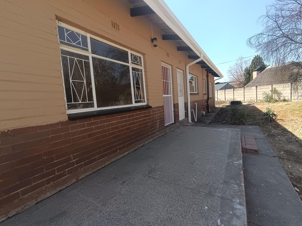 Photo 3 of 14