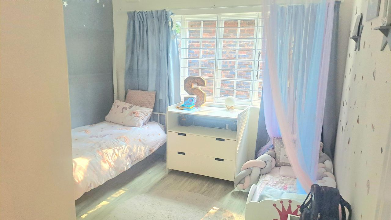Photo 12 of 18