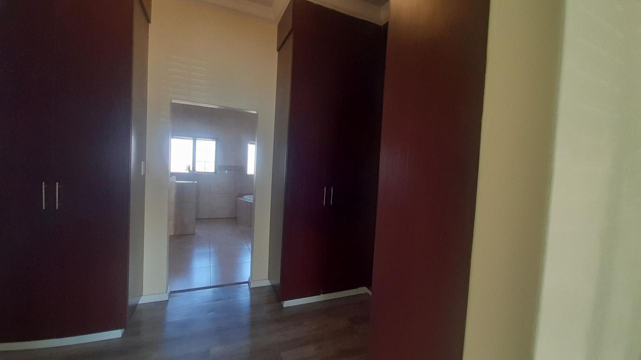 Photo of 4 Bedroom house for sale in Aerorand, Middelburg