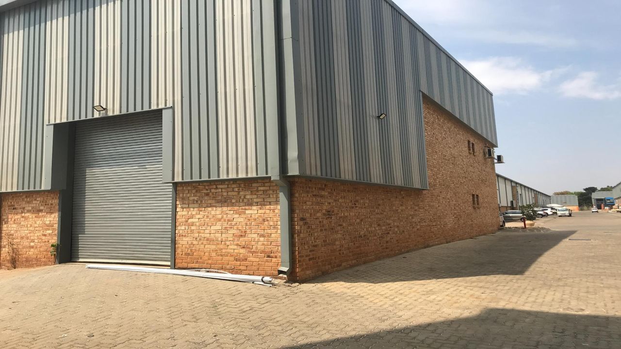 Photo 3 of 28