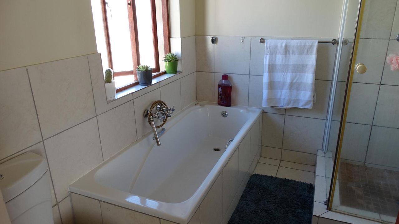 Photo 8 of 24