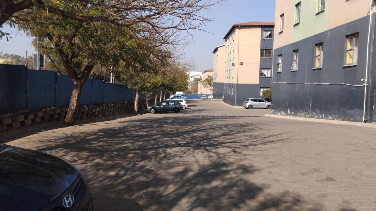 Photo 4 of 28