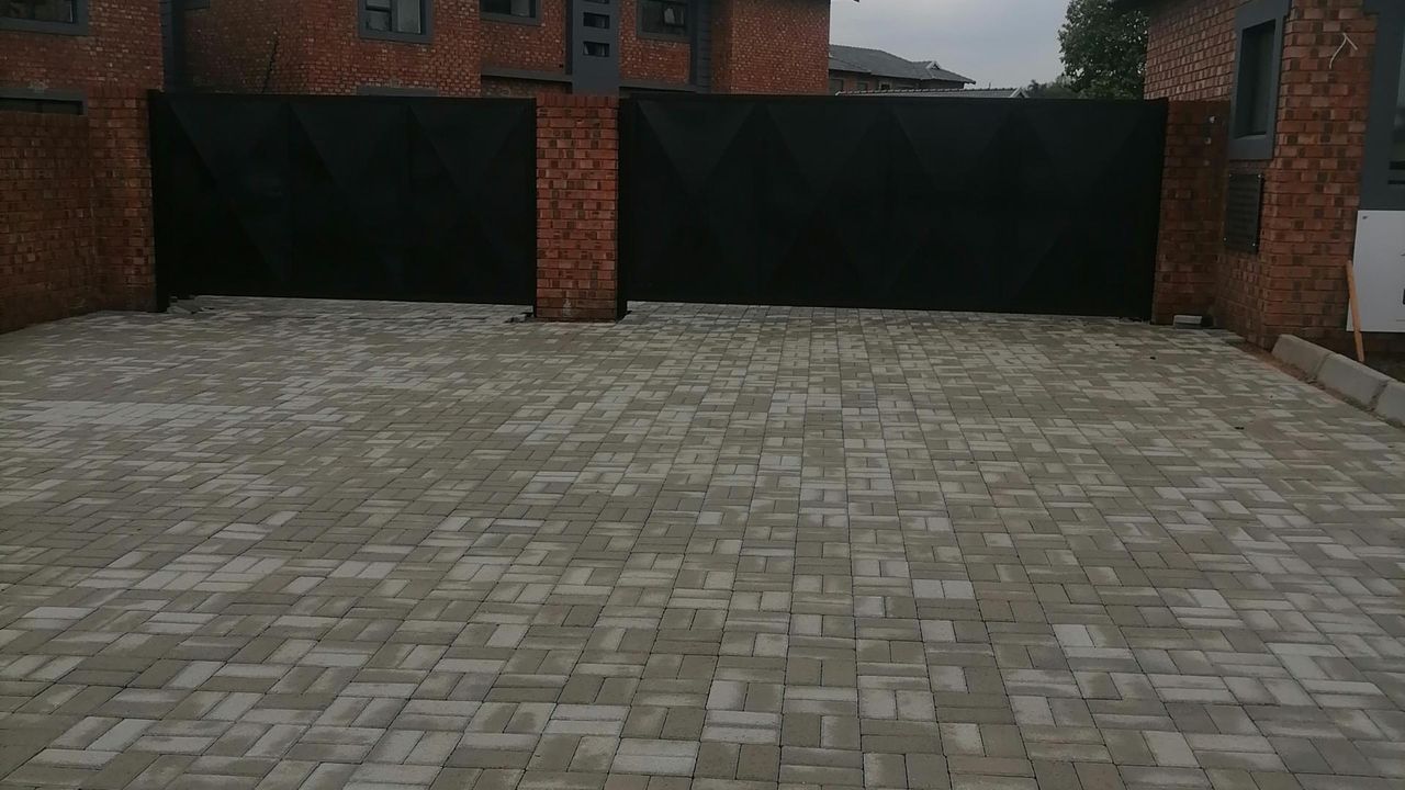 Photo 4 of 24