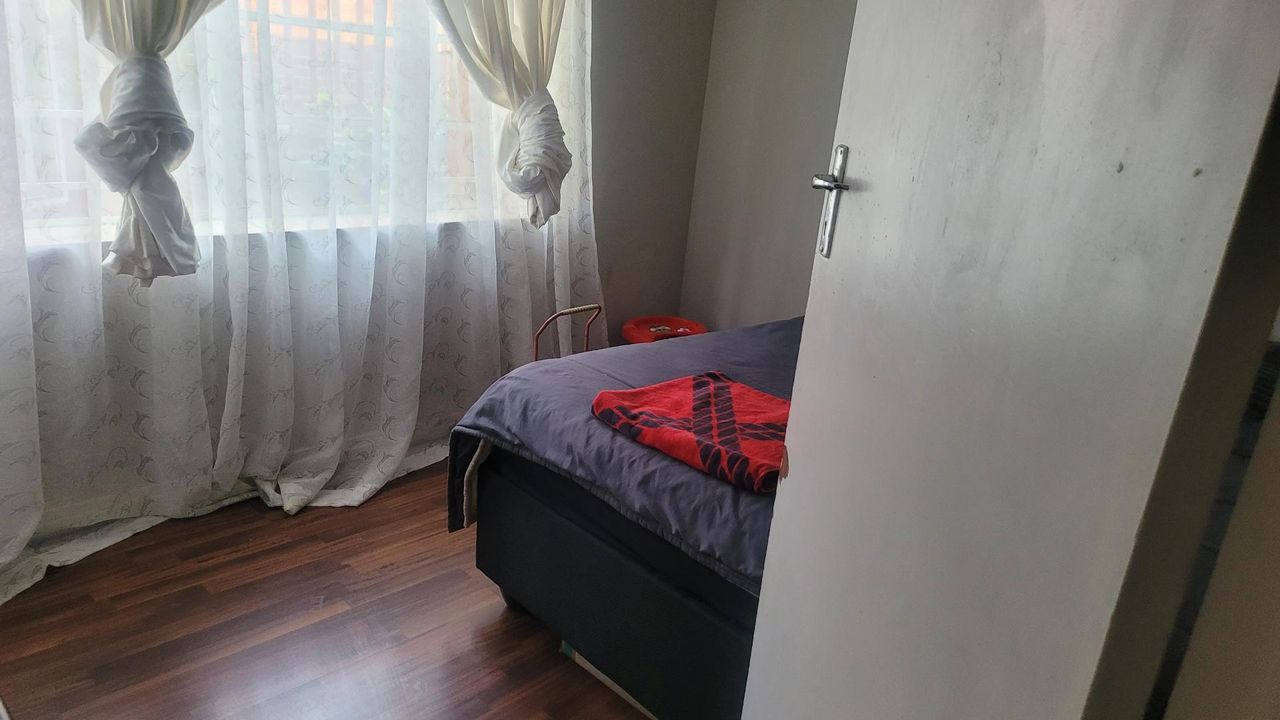 Photo 16 of 27
