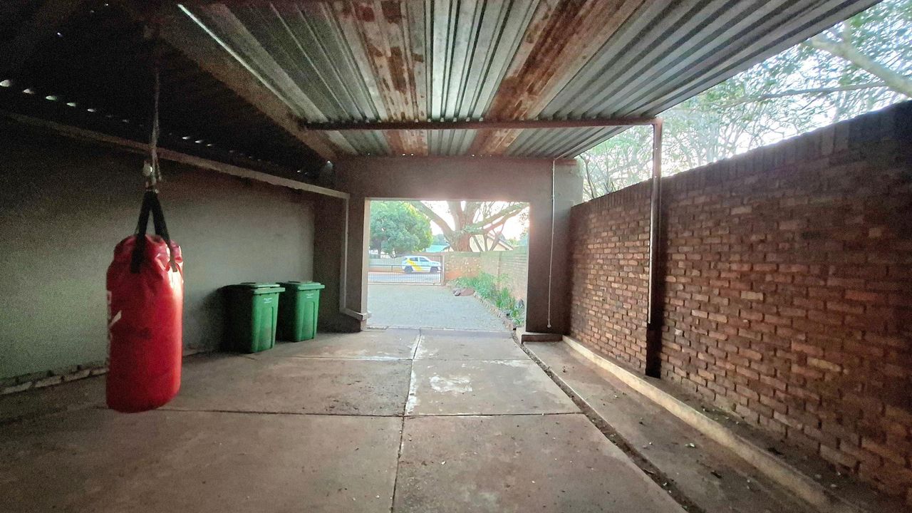 Photo 13 of 24