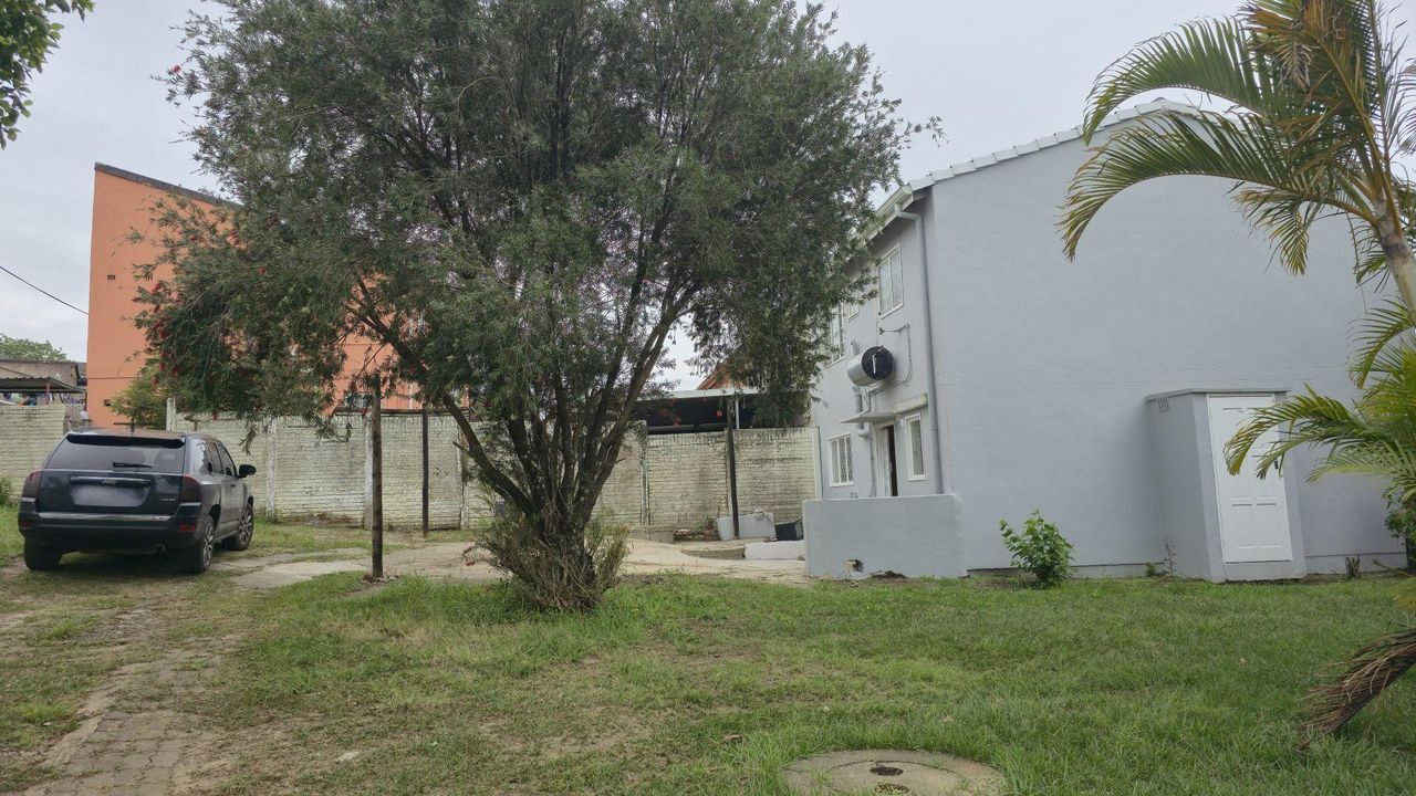 Photo 2 of 27