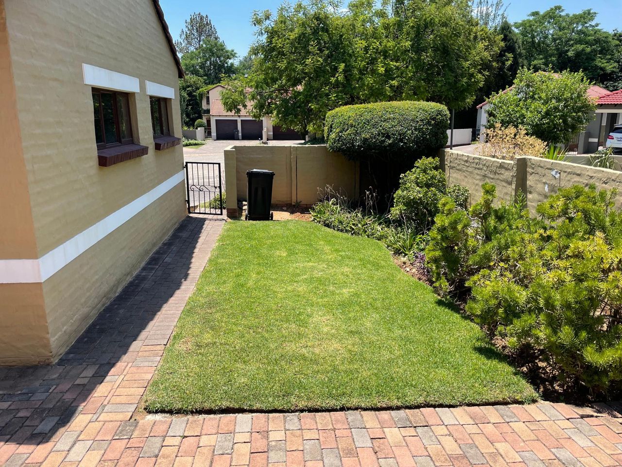 Photo 16 of 23