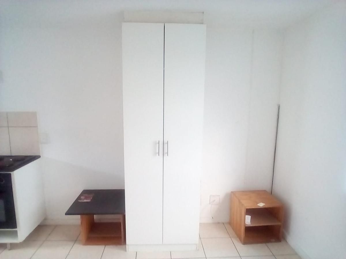 Photo 4 of 9