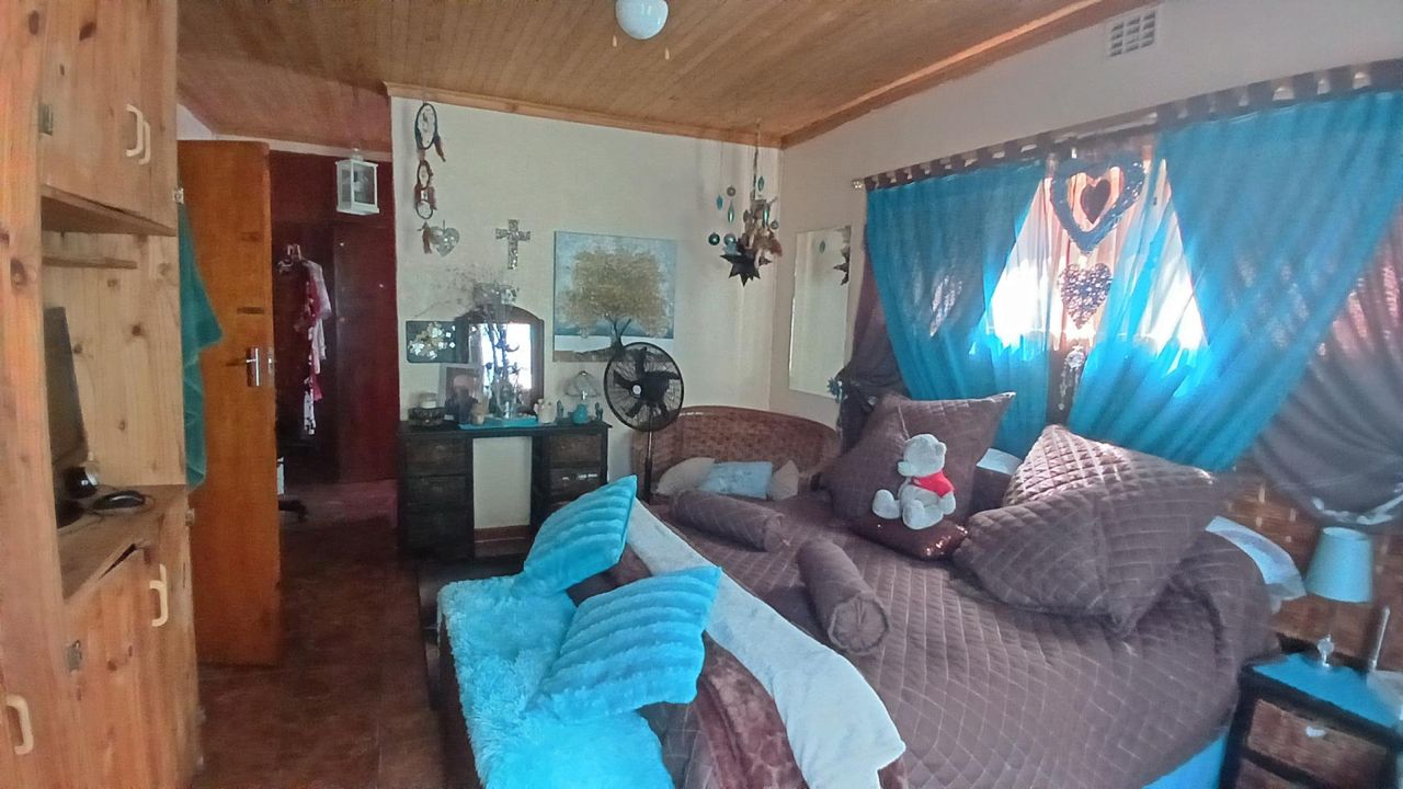 Photo 8 of 28