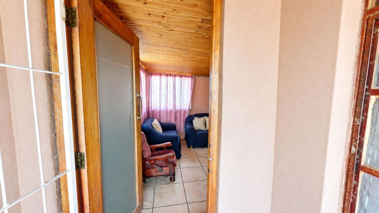 Photo 6 of 27
