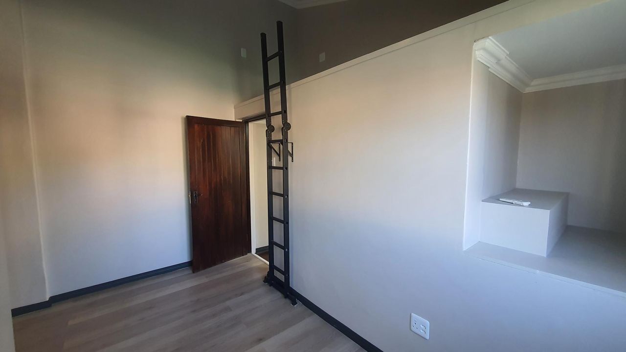 Photo 24 of 28