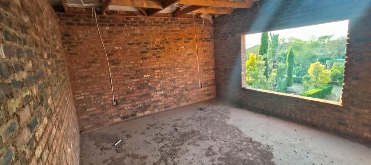 Photo of 6 Bedroom house for sale in Magaliesberg Country Estate, Akasia