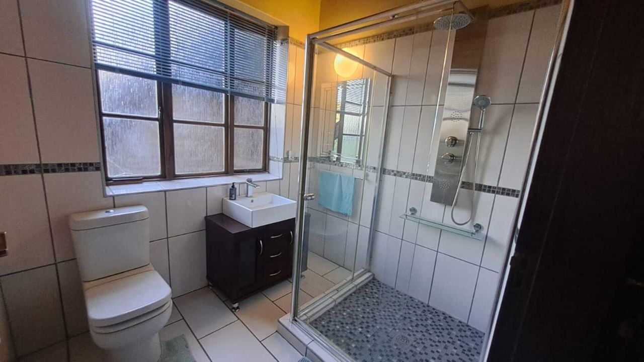Photo 20 of 27
