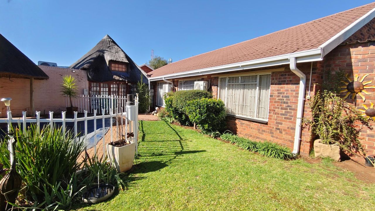 6 Bedroom house for sale in Pellissier, Bloemfontein