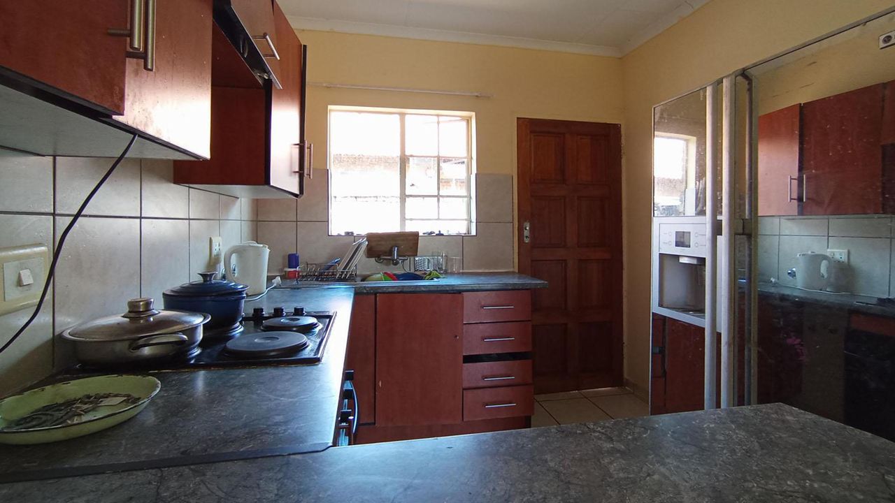 Photo 5 of 21
