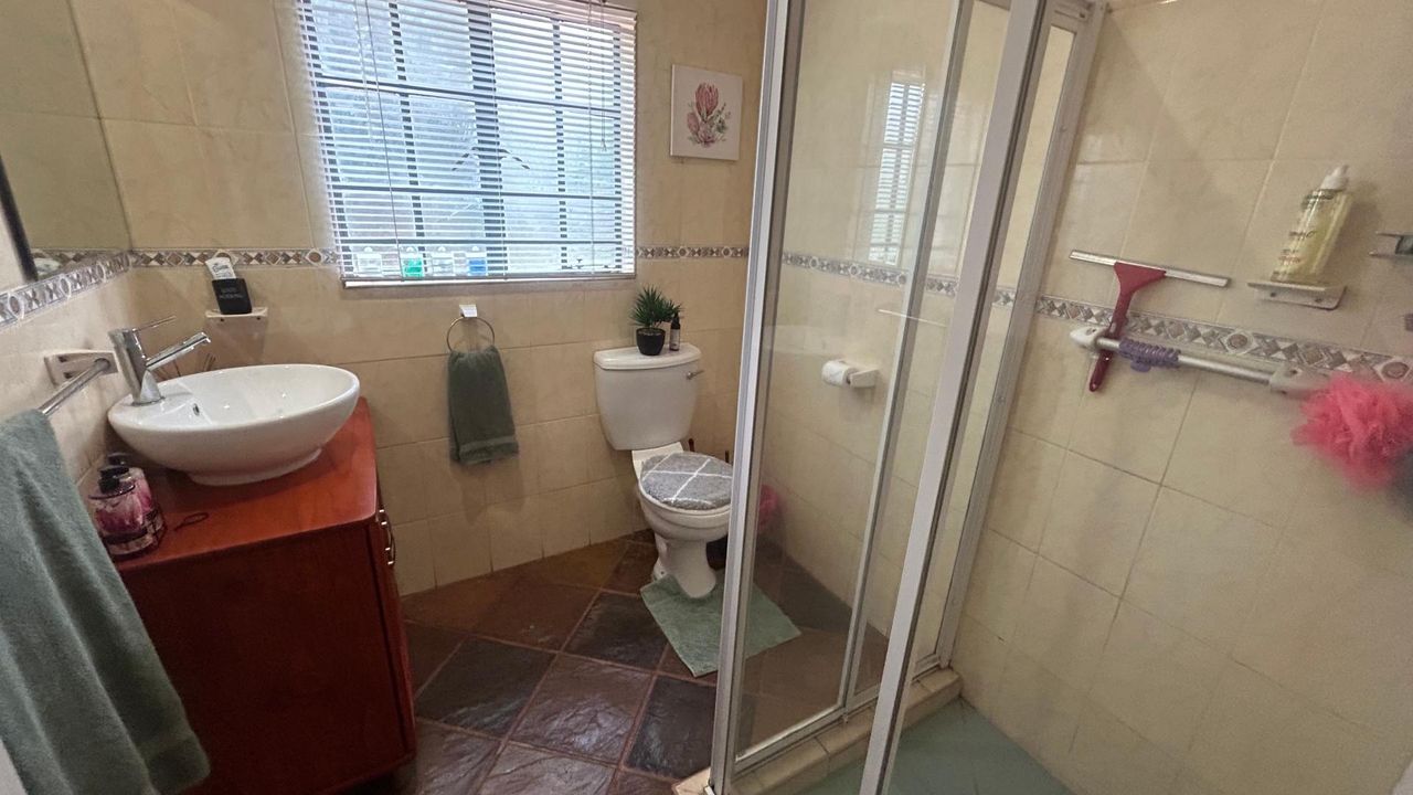 Photo 16 of 20