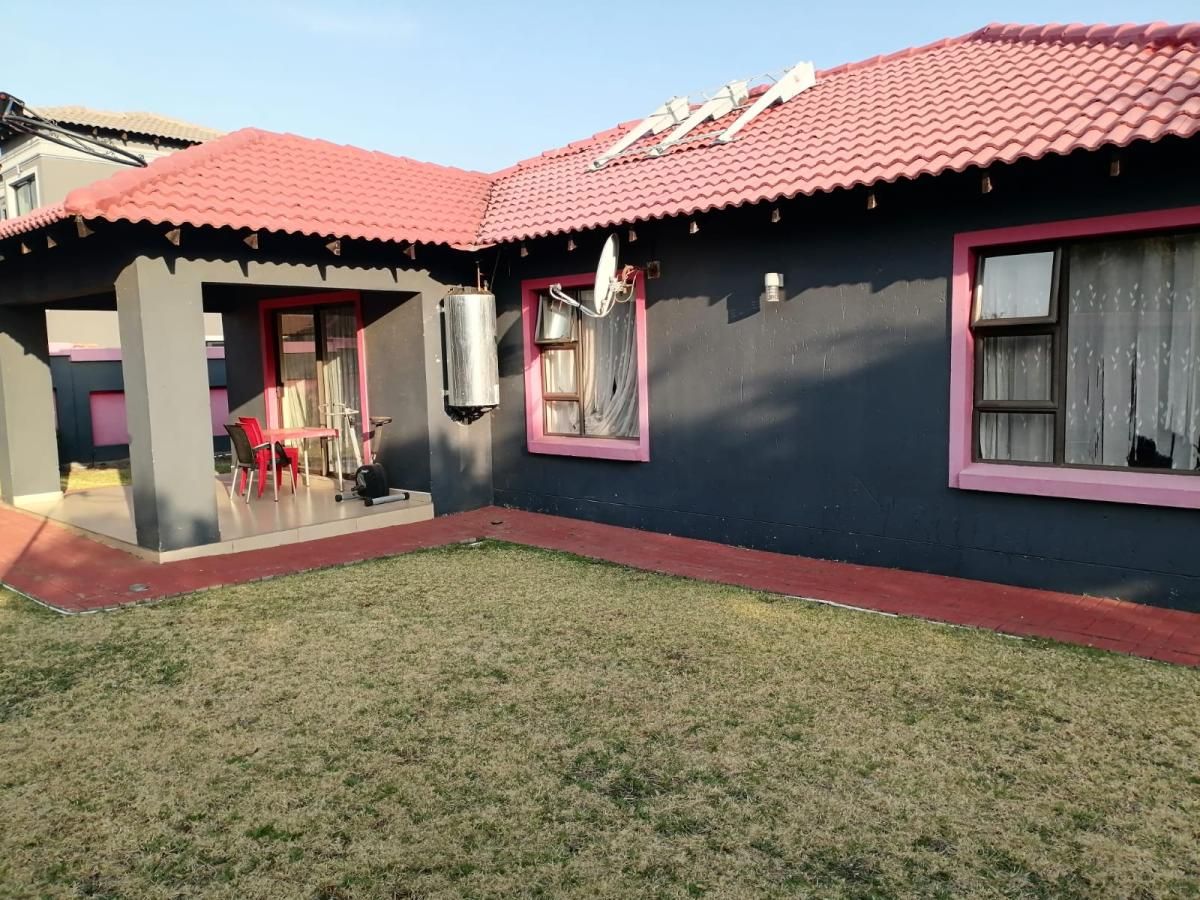 Photo 19 of 21