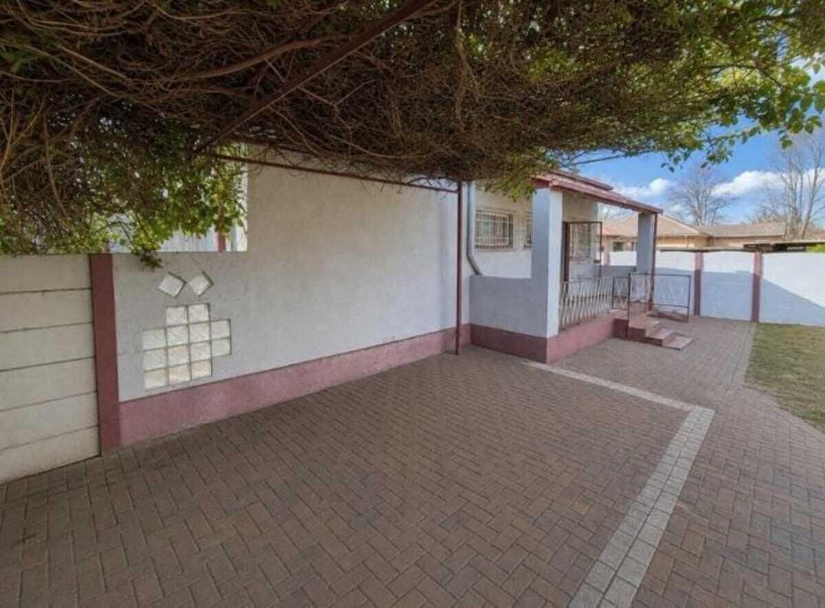 Photo 18 of 19