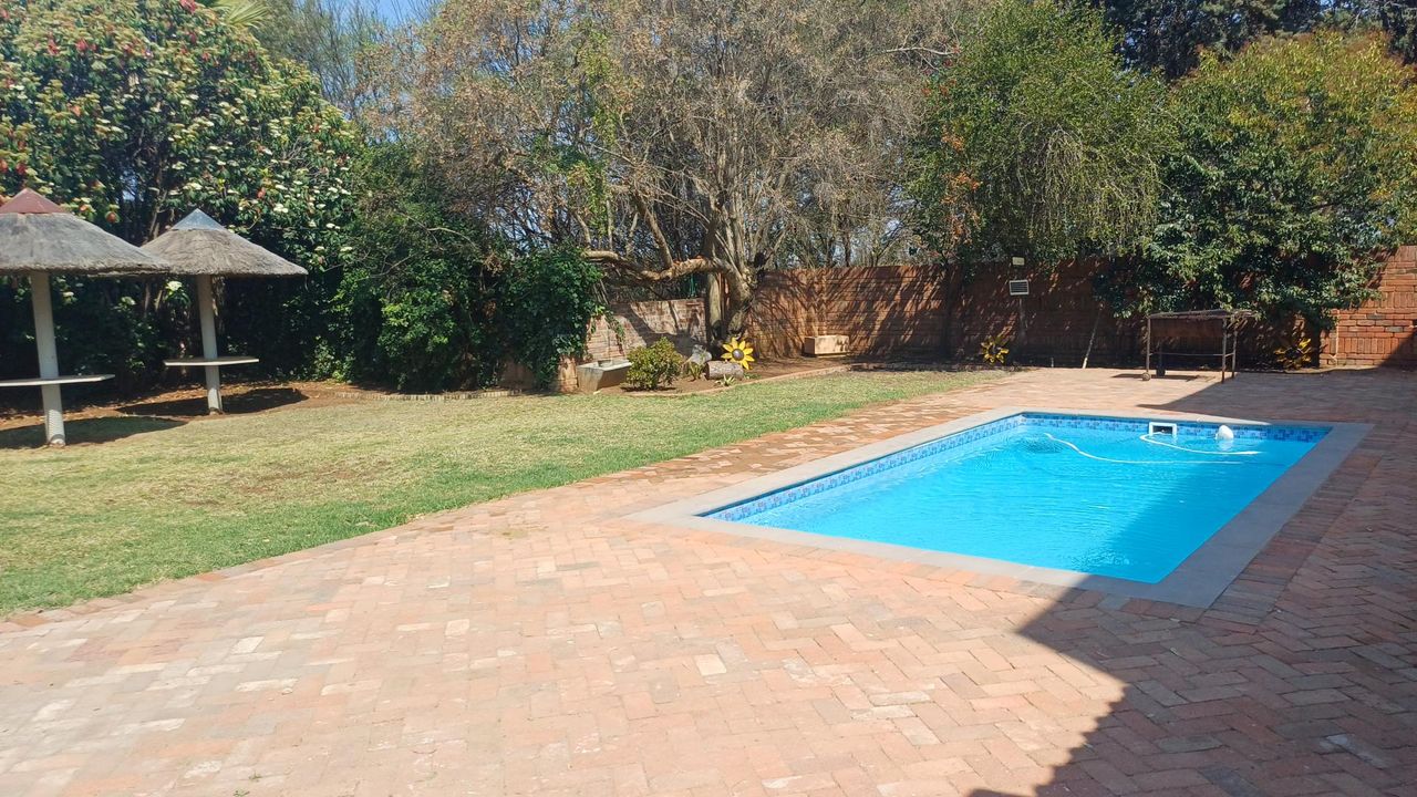 Photo 5 of 6