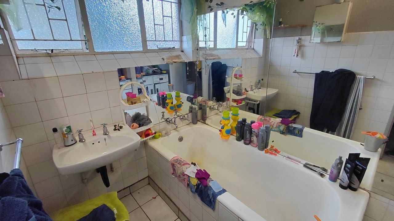 Photo 19 of 24