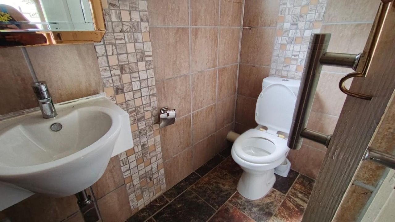 Photo 18 of 22