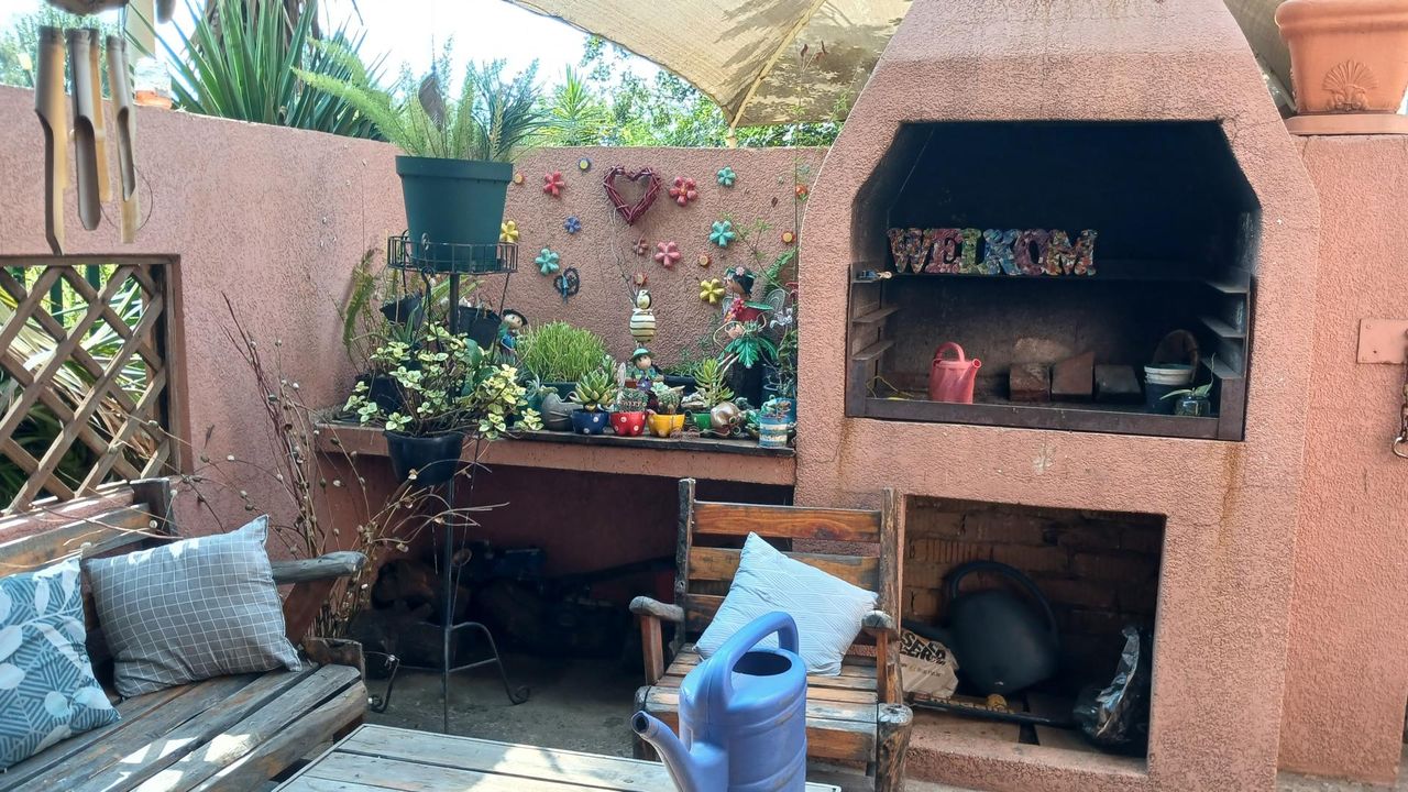 Photo 11 of 28