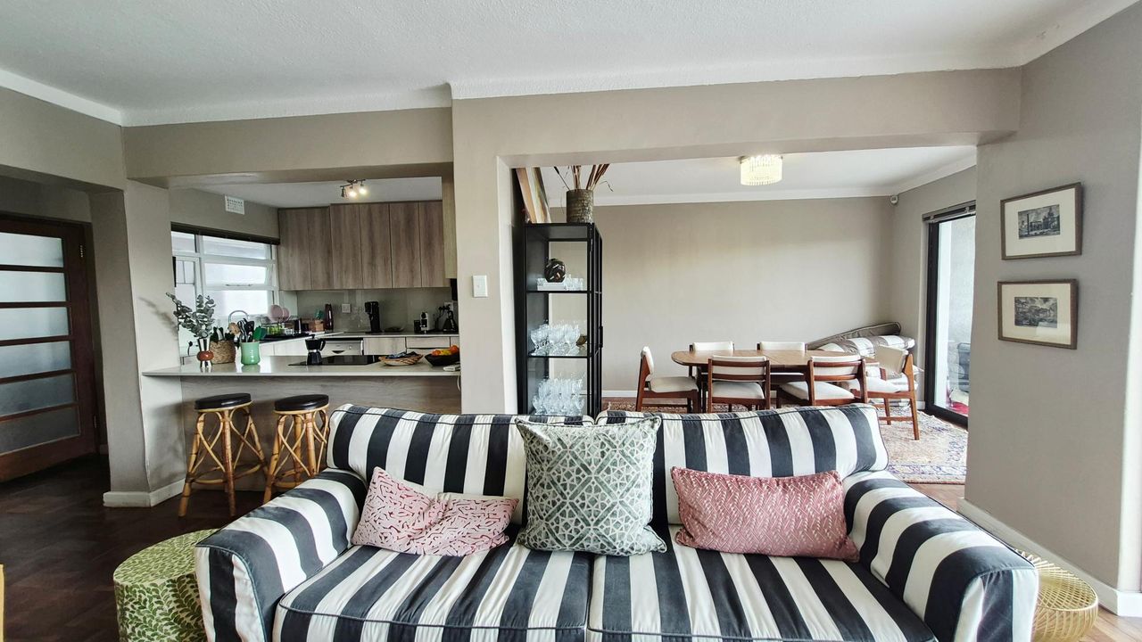 Photo of 2 Bedroom apartment to rent in Three Anchor Bay, Cape Town