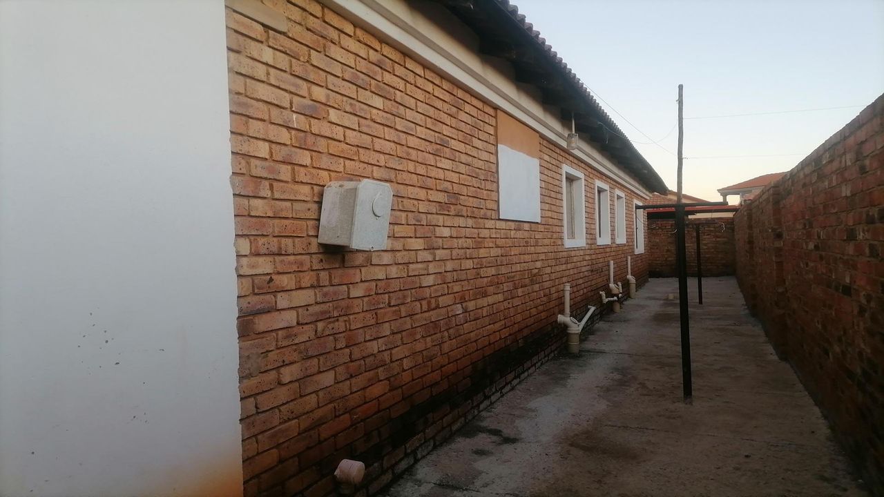 Photo 8 of 42