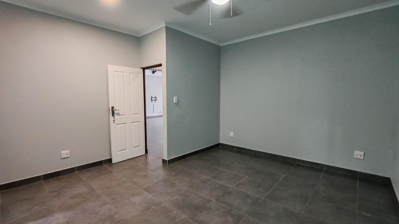 Photo 14 of 23