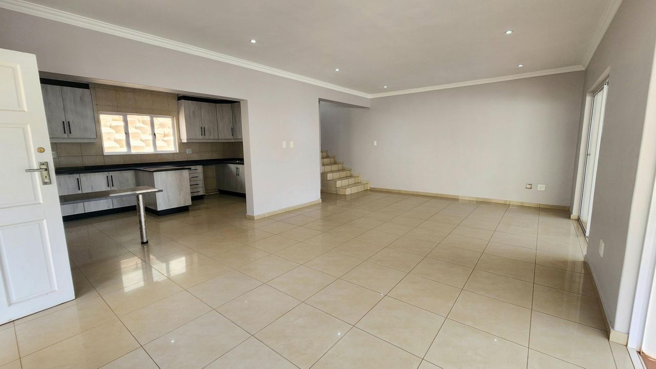 Photo 6 of 25